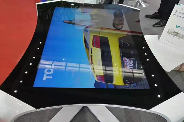 Elektronischer Couchtisch für mehr Lebensqualität