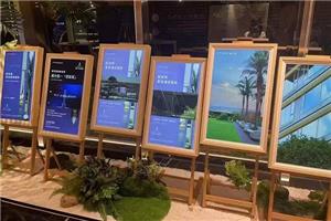 Machine publicitaire LCD à cadre en bois Beloong : la fusion de l'art et de la technologie pour créer une expérience visuelle immersive
