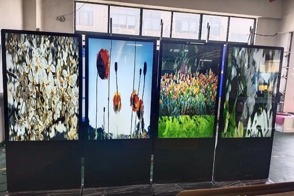 A evolução e o impacto dos displays publicitários LCD