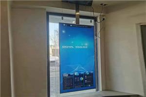 高輝度ウィンドウ広告機：デジタルディスプレイの新たなベンチマーク