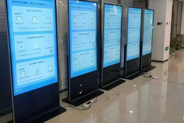 Vantagens das máquinas de publicidade verticais