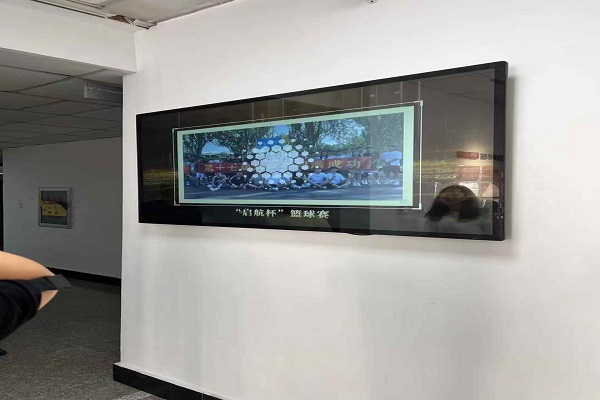 O que é uma máquina de publicidade LCD? Para que ela é usada?