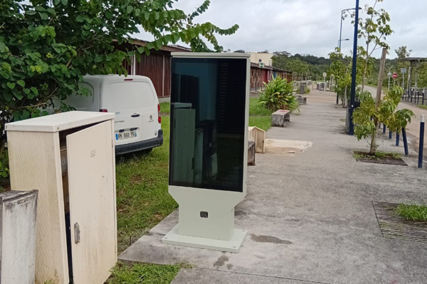 Máquina de publicidade LCD para exterior: uma ferramenta de comunicação eficiente na era digital