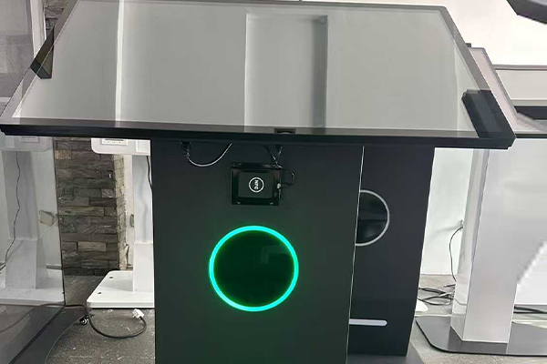 Сенсорный киоск — устройство, широко используемое в коммерческих местах.