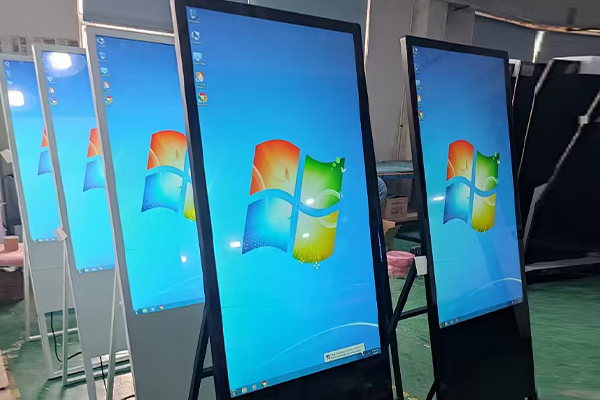 What are the characteristics and advantages of portable advertising machines?
