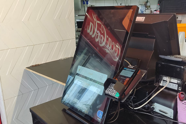 Transforming the retail experience with digital POP displays 1