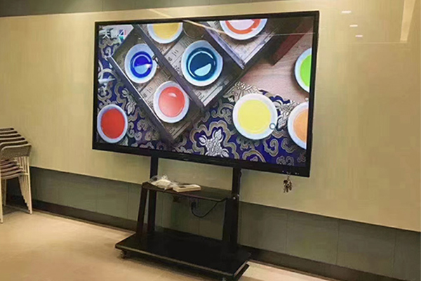 Sự khác biệt giữa bảng điện tử thông thường và bảng điện tử trong máy tính bảng hội nghị