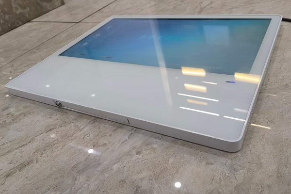 A evolução e o impacto das telas de publicidade em elevadores 2