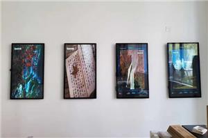 Wie bietet die intelligente Werbemaschine mit Bilderrahmen-Bildschirm Flexibilität und Komfort?