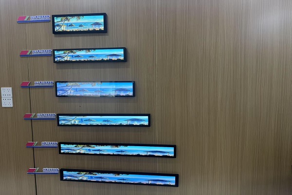 LCD stretched screen