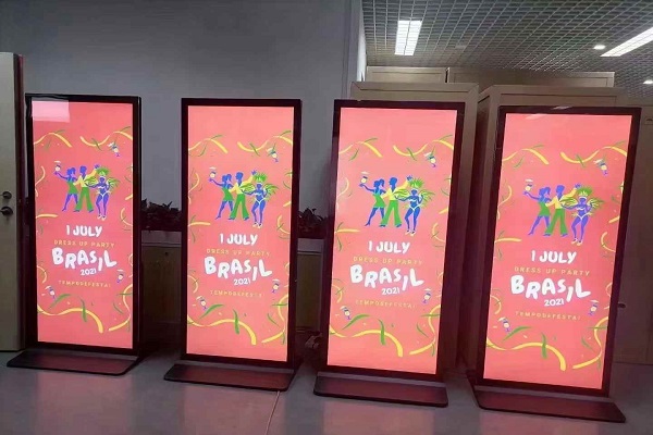 Análise das perspectivas de mercado e tendências de desenvolvimento de máquinas de publicidade em tela cheia