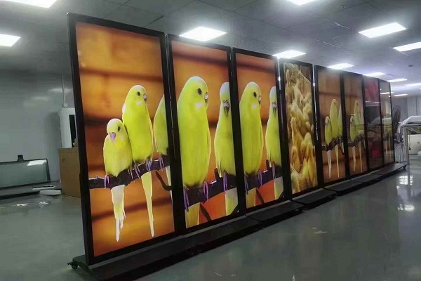 full-screen advertising machines