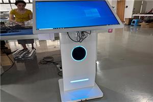 Avantajele și funcțiile dispozitivului tactil all-in-one.