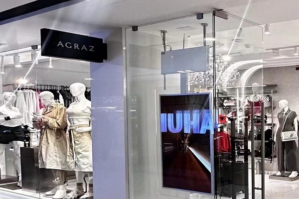 What are the application areas of double-sided hanging advertising machines?