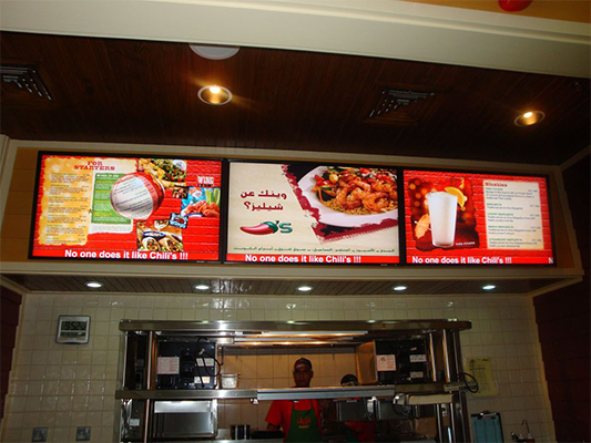 Display publicitário inovador montado na parede melhora a promoção no varejo e nos negócios