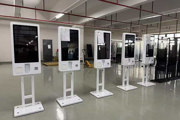 ファーストフードチェーンがセルフサービス注文キオスクで効率を向上