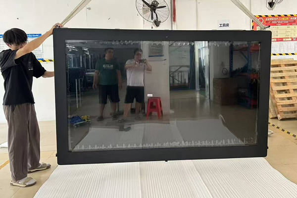 Outdoor IP65 Wall-mounted Advertising Machine