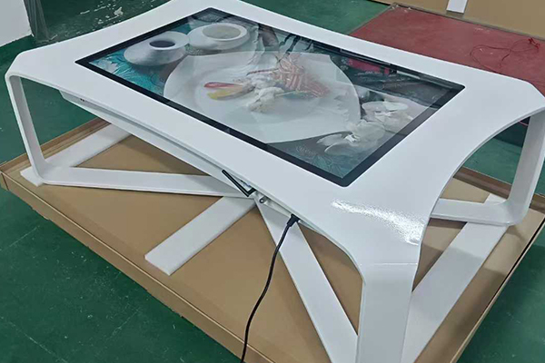 タッチスクリーン式クエリマシンのさまざまな業界への応用