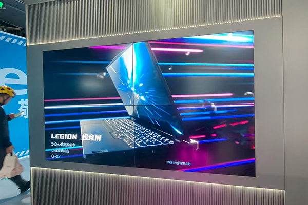 Marginile mai înguste ale mașinilor de publicitate LCD