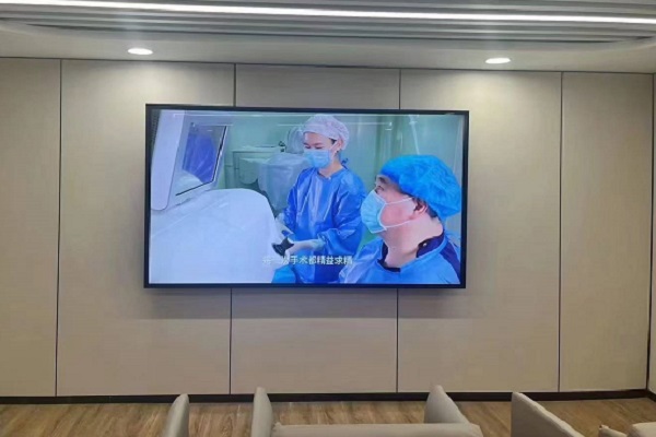 Wandmontierte Digital Signage: Transformation mehrerer Sektoren im Jahr 2025