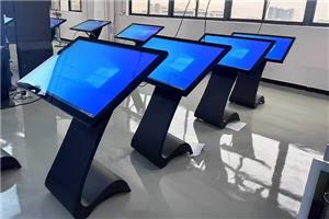 Aplicação de máquina de consulta horizontal com tela sensível ao toque em biblioteca