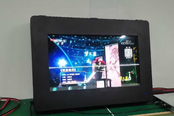 outdoor advertising screens