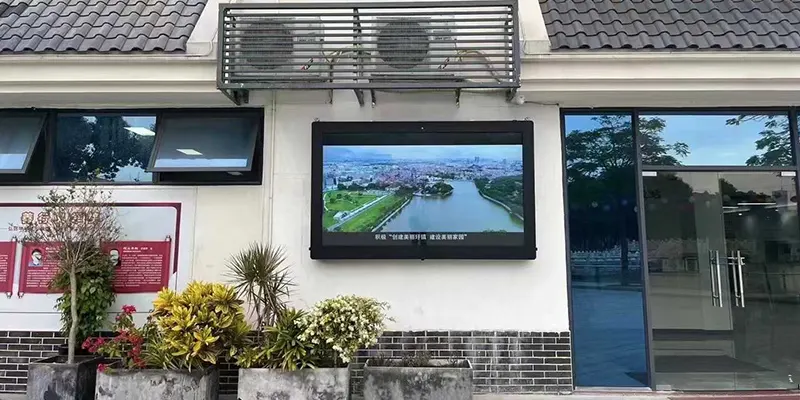 Outdoor Digital Totems Outdoor Digital Totems