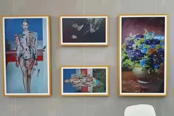 Frame Advertising Display in Hangzhou, China: Art Gallery Customer Feedback Report