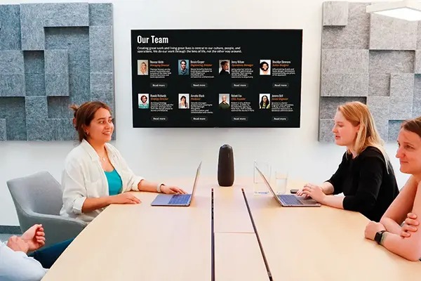 Как да използвате цифрови дисплеи за конферентни зали?