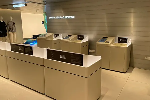 Bir Perakende Süpermarket Zincirinin Kendi Kendine Ödeme Noktaları Kullanarak Kasa Kuyruklarını Azaltmasına Nasıl Yardımcı Olduk?