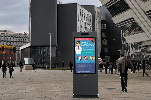 Vorher und Nachher: ​​Wie sich ein Geschäftsviertel in der Innenstadt durch digitale Außenwerbung verändert hat