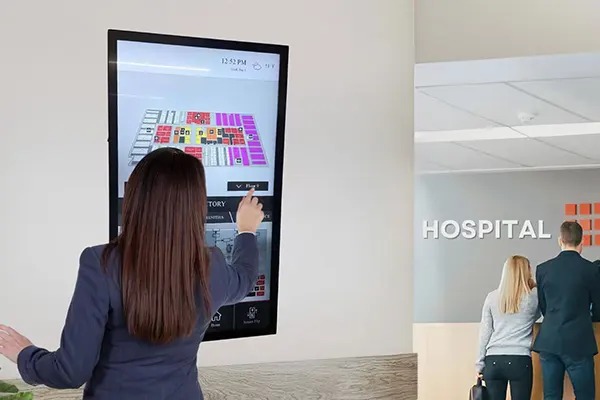 Utilizzo di schermi informativi digitali in ambito sanitario: migliorare la comunicazione con i pazienti