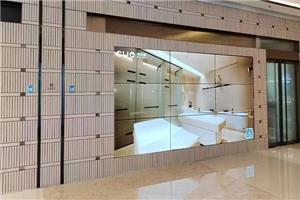 Как видеостенните дисплеи подобряват видимостта на информацията: Случай с обратна връзка от клиенти