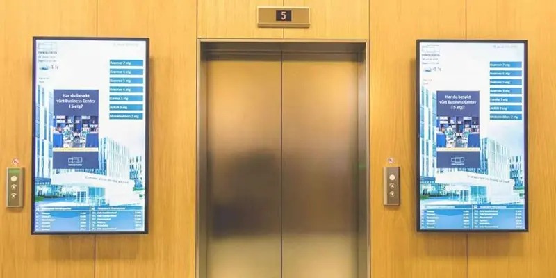 Elevator digital signage