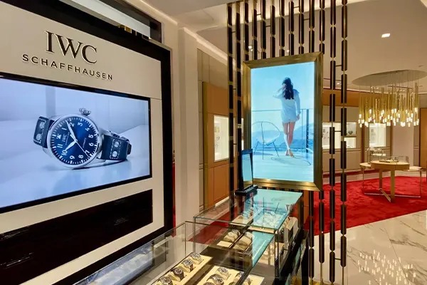 كيف ساعدنا مركزًا تجاريًا في جنوب شرق آسيا على حل مشاكل توجيه العملاء باستخدام أفضل اللافتات الرقمية؟