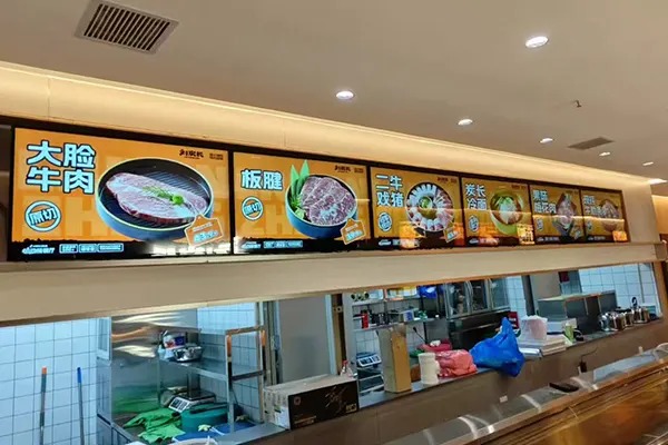 Comment les menus numériques LCD améliorent l'efficacité des commandes et l'expérience client : témoignages clients