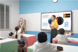 Uso de paneles planos interactivos en la educación: Mejora de la participación estudiantil.
