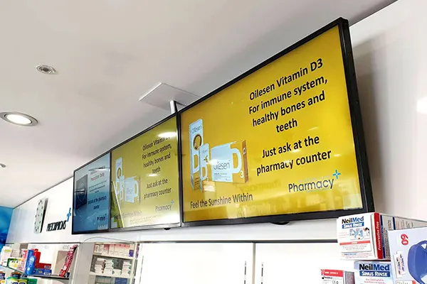 Como ajudamos uma boutique varejista de Los Angeles a solucionar o problema da queda no fluxo de clientes com sinalização digital.