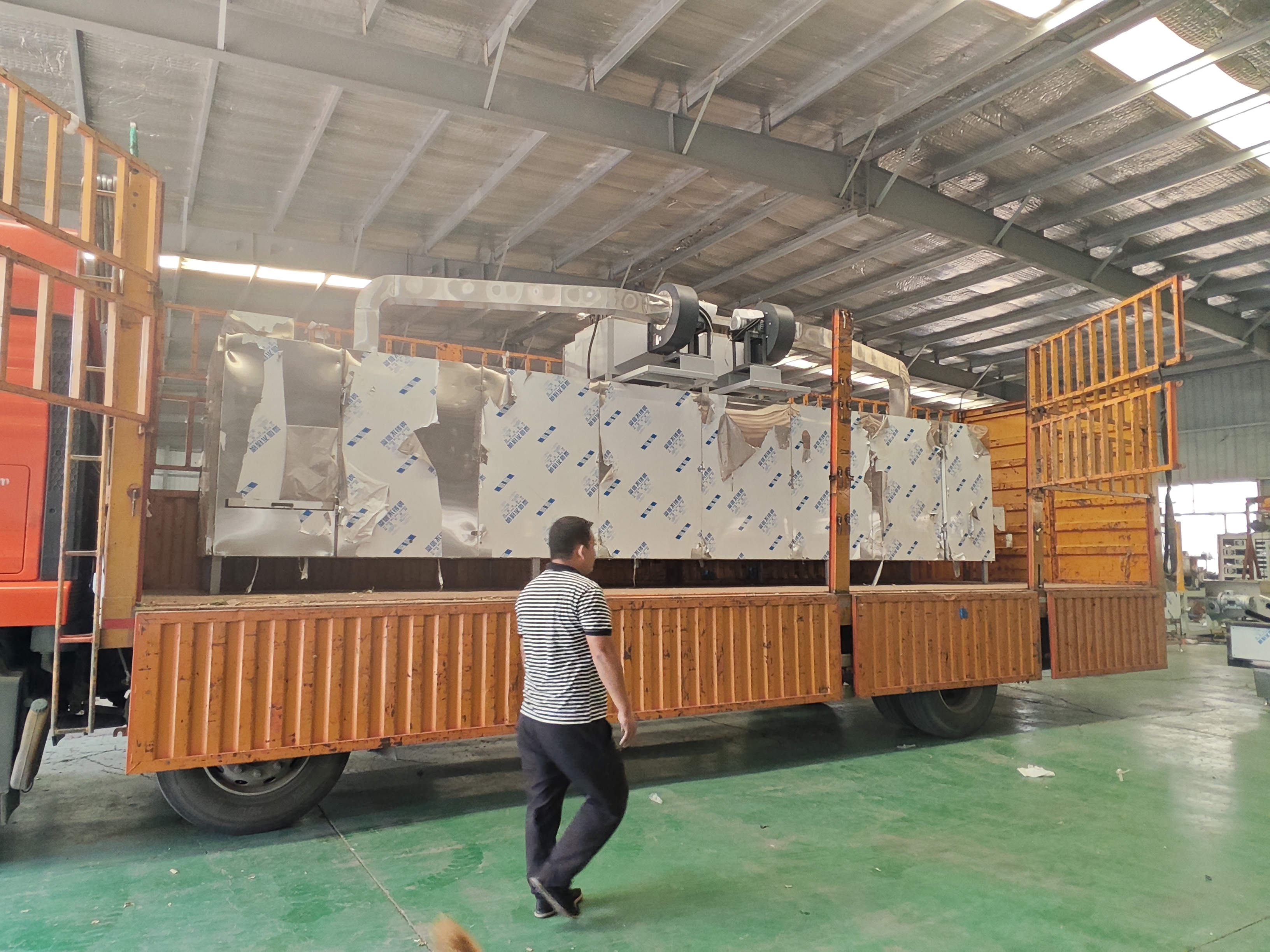 Microwave drying and sterilization equipment