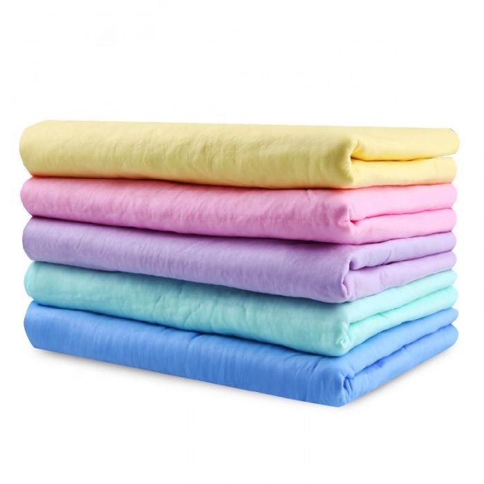 Chiffon en cuir de chamois pour le nettoyage de voiture