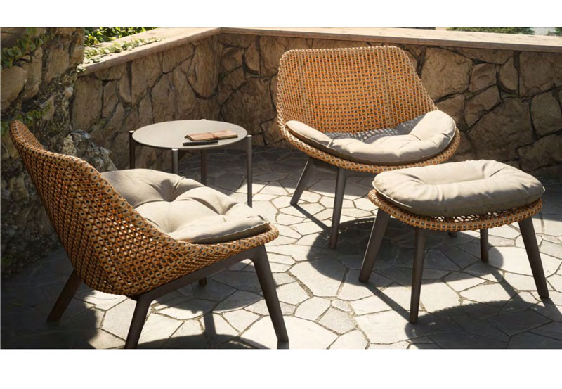 Traditional Outdoor Furniture