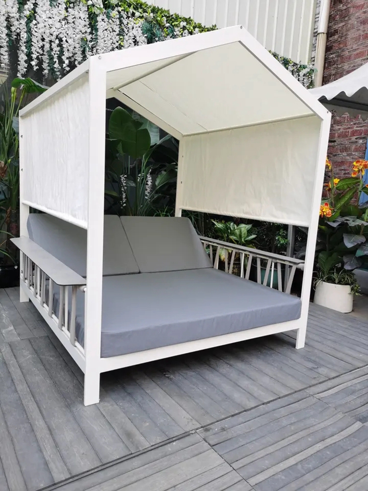 outdoor lounge furniture