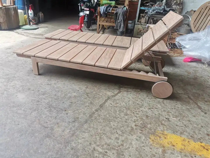 chaise longue d'extérieur en bois
