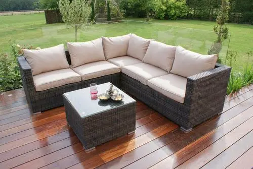 屋外のガーデンコーナーソファはどのくらい快適ですか?