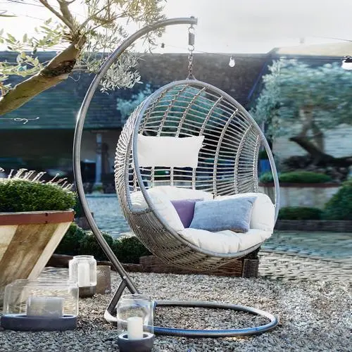 屋外のガーデンスイングチェアを適切に清掃およびメンテナンスするにはどうすればよいでしょうか?