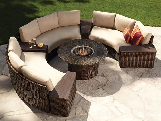 屋外用セクショナルソファが屋外レジャーに最適な選択肢である理由は何ですか?