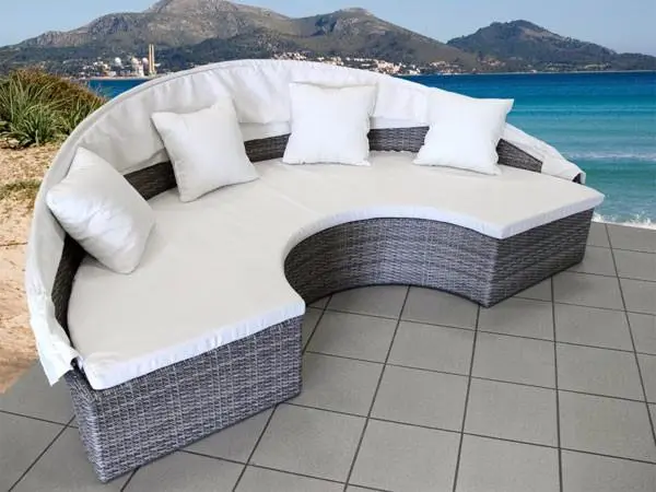 屋外用籐ソファベッドは快適ですか?