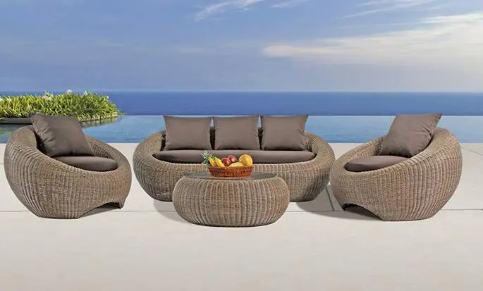 outdoor rattan daybed