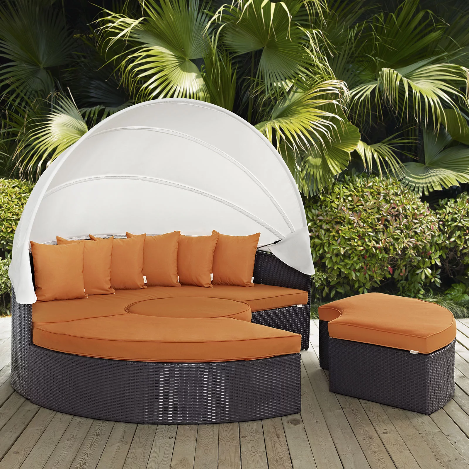 outdoor patio daybed
