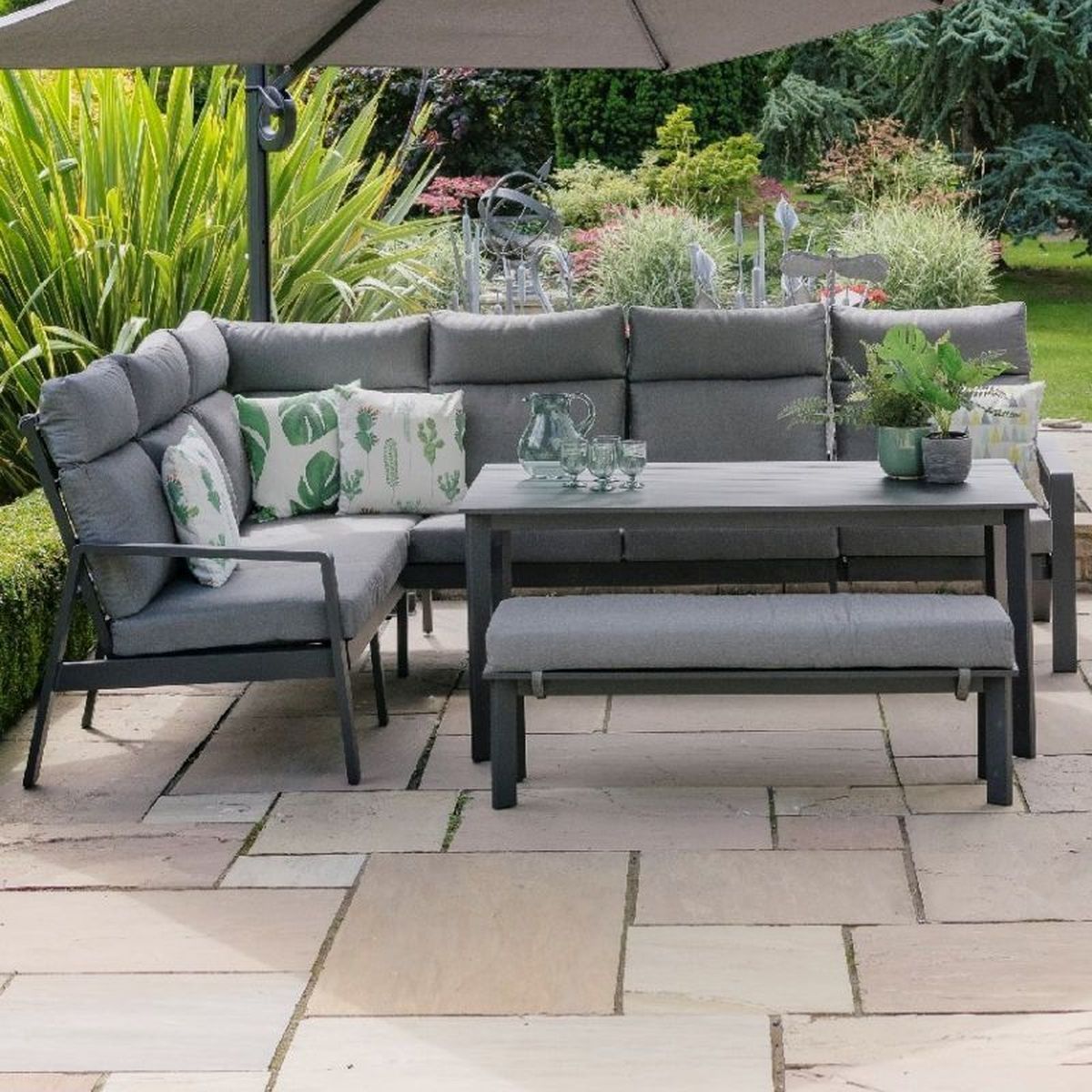 屋外モジュール式家具とは何ですか?どのような家具で構成されていますか?